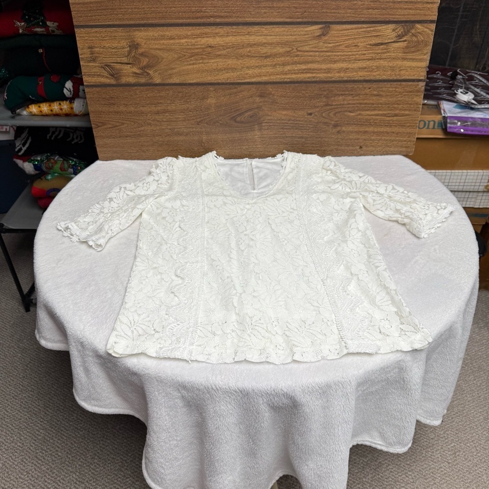 White Lace V-Neck Blouse size small no brand fully lined - Picture 4 of 8
